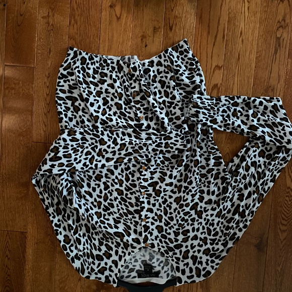 Ava Paige rayon/polyester button up sweater*Leopard-like* - Picture 4 of 10